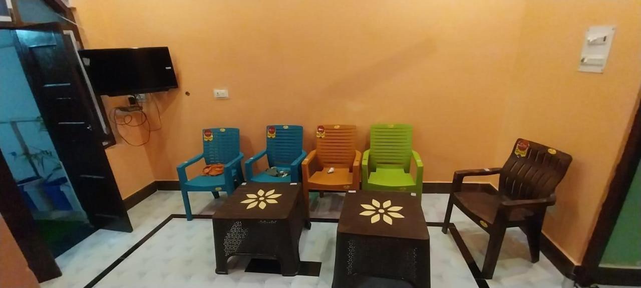 Отель Aadi Shakti Bhawan Ayodhya Экстерьер фото